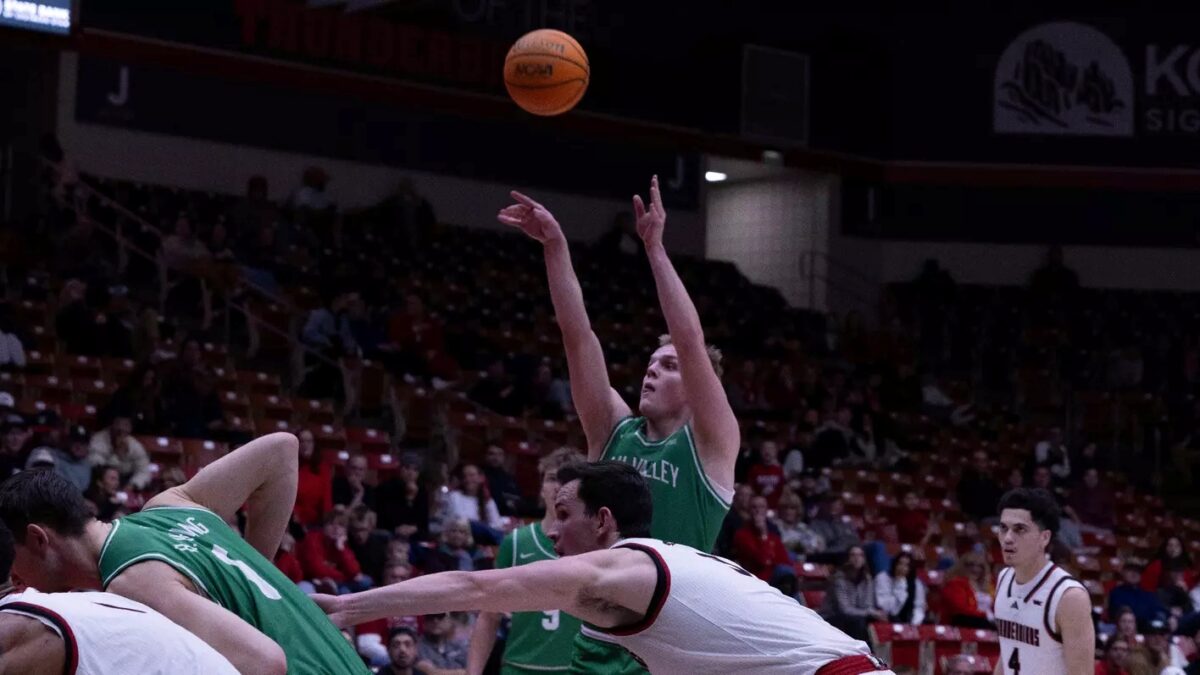 Despite double-double from Holcombe, UVU falls to Southern Utah